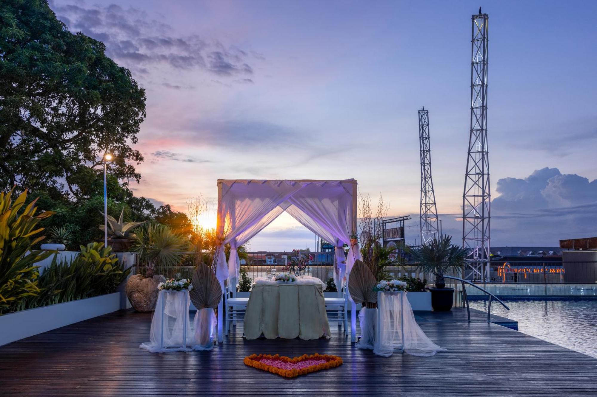 J4 Hotels Legian Exterior photo