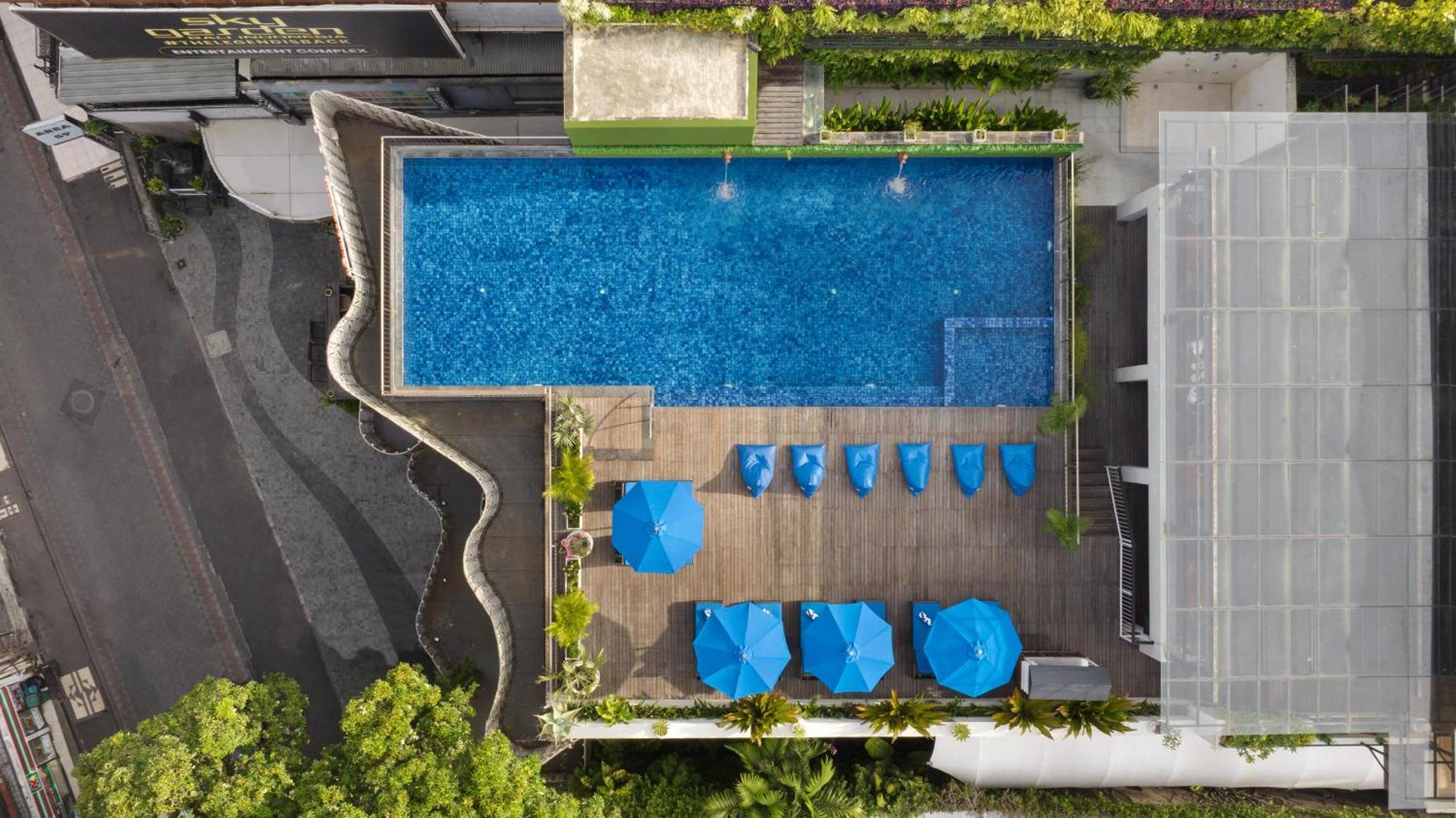 J4 Hotels Legian Exterior photo