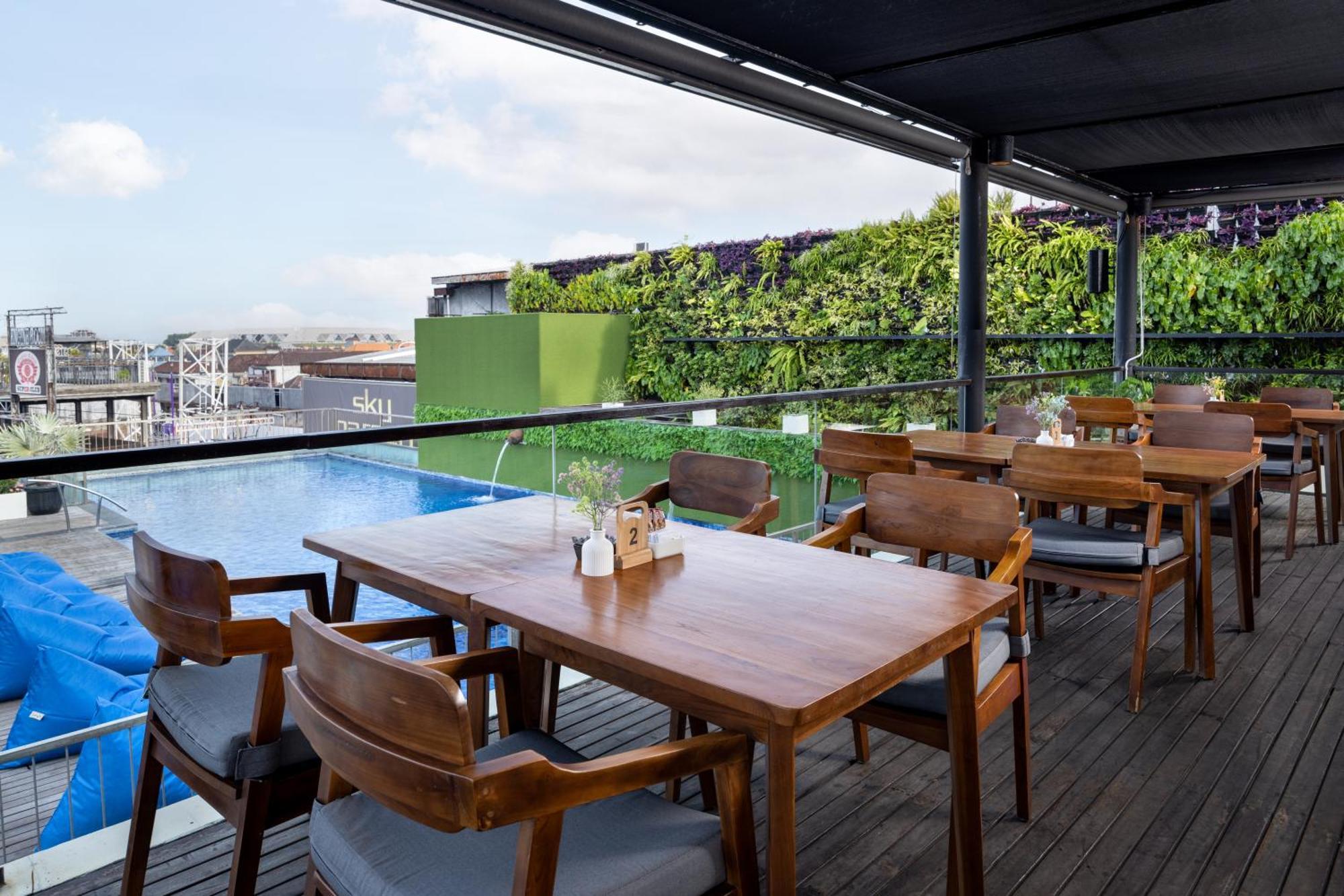 J4 Hotels Legian Exterior photo