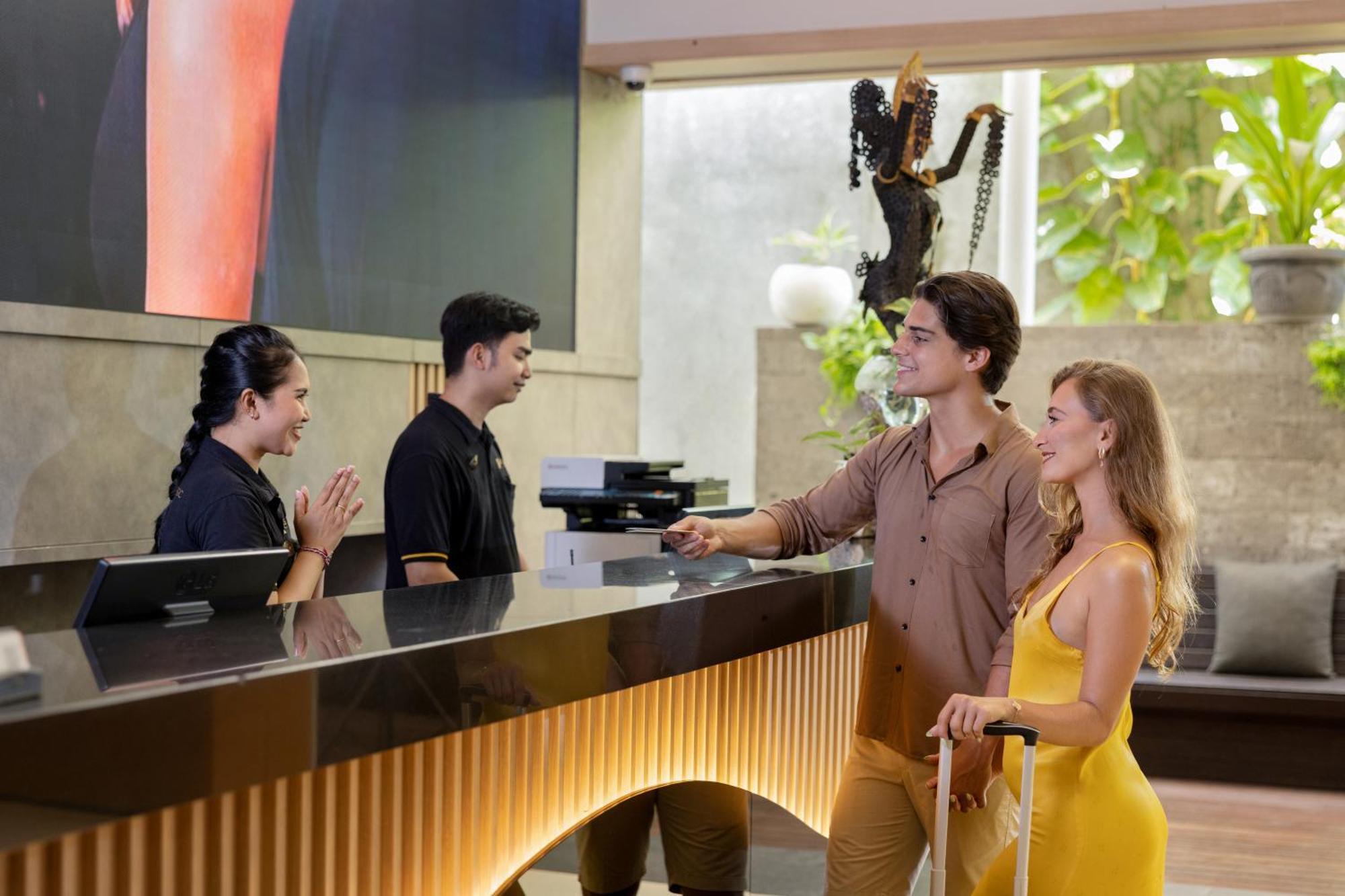 J4 Hotels Legian Exterior photo